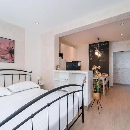 Ferienwohnung Fur 2 Personen Ca 50 Qm In Stobrec, Dalmatien Mitteldalmatien 아파트 *