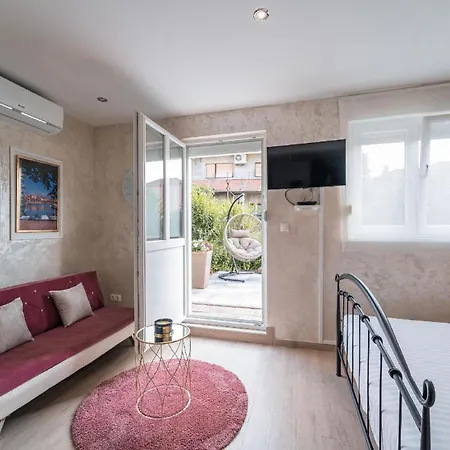 Ferienwohnung Fur 2 Personen Ca 50 Qm In Stobrec, Dalmatien Mitteldalmatien