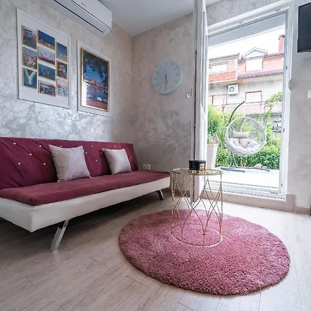 Ferienwohnung Fur 2 Personen Ca 50 Qm In Stobrec, Dalmatien Mitteldalmatien